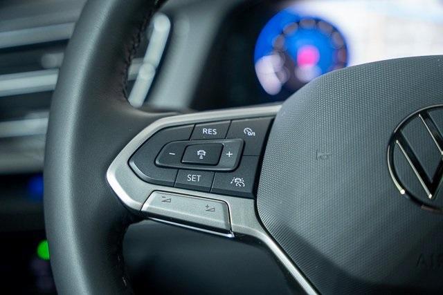 Photo of 2025 Opal White Pearl Effect Volkswagen Atlas Cross Sport