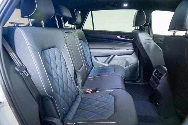 Photo of 2025 Opal White Pearl Effect Volkswagen Atlas Cross Sport