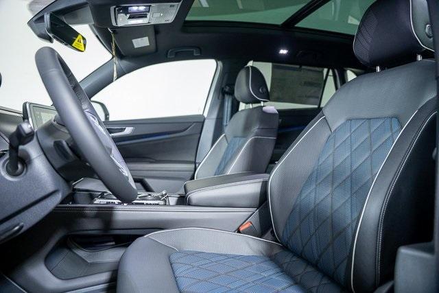 Photo of 2025 Opal White Pearl Effect Volkswagen Atlas Cross Sport