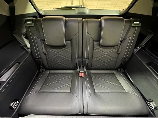 Photo of 2025 Deep Black Pearl Effect Volkswagen Atlas
