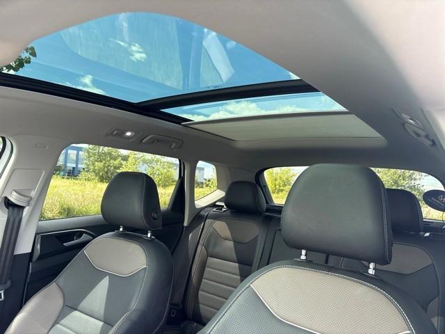 Photo of 2024 Pure White Volkswagen Taos