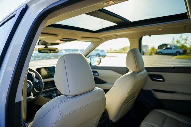 Photo of 2022 White Nissan Rogue