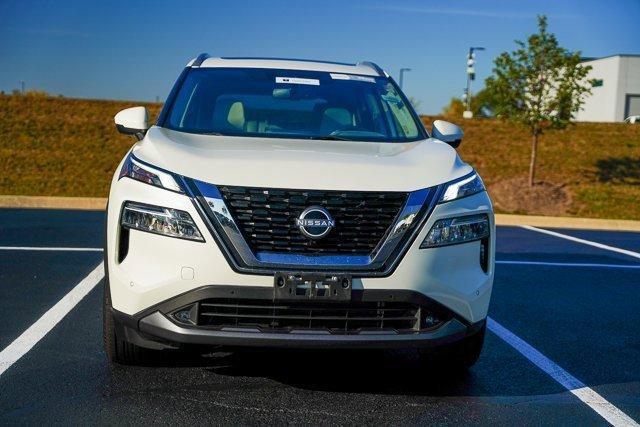 Photo of 2022 White Nissan Rogue