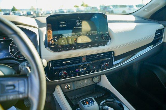 Photo of 2022 White Nissan Rogue