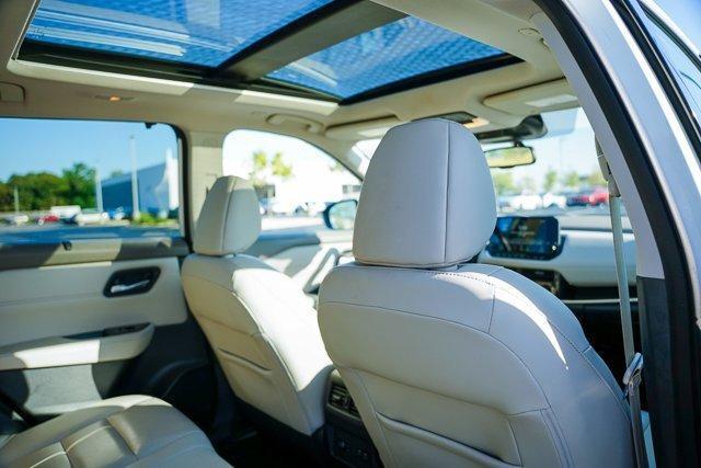 Photo of 2022 White Nissan Rogue