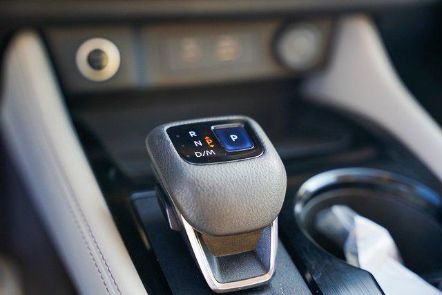 Photo of 2022 White Nissan Rogue
