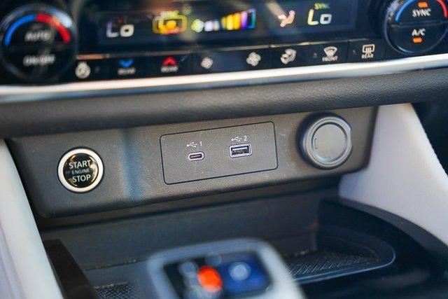 Photo of 2022 White Nissan Rogue