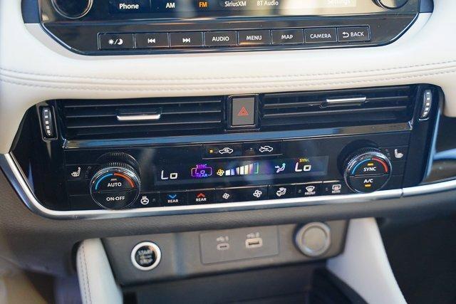 Photo of 2022 White Nissan Rogue