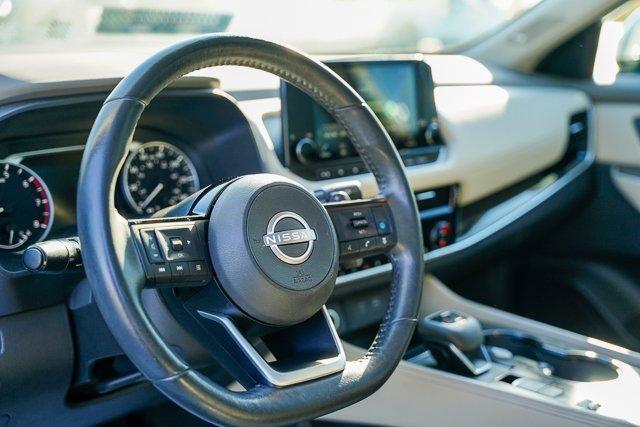 Photo of 2022 White Nissan Rogue