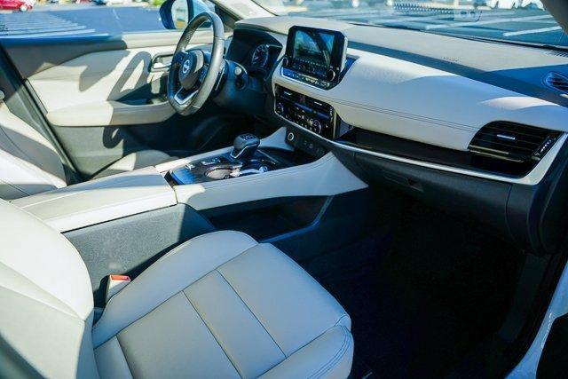 Photo of 2022 White Nissan Rogue