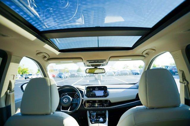 Photo of 2022 White Nissan Rogue