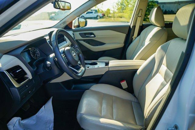 Photo of 2022 White Nissan Rogue