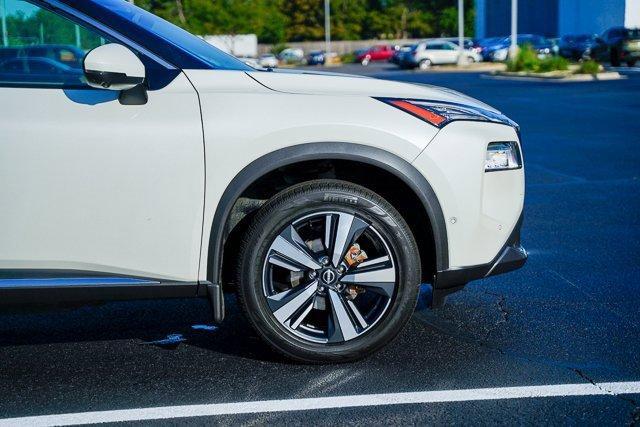 Photo of 2022 White Nissan Rogue