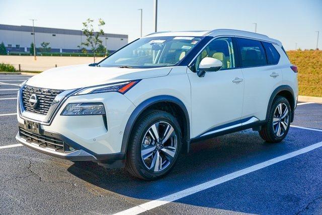 Photo of 2022 White Nissan Rogue