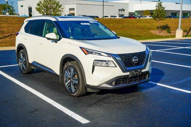 Photo of 2022 White Nissan Rogue