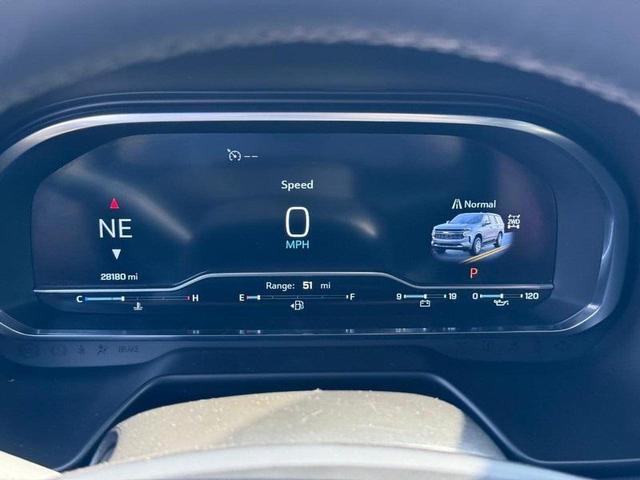 Photo of 2024 Summit White Chevrolet Tahoe