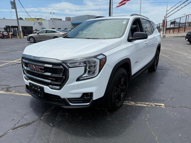 Photo of 2023 Summit White GMC Terrain
