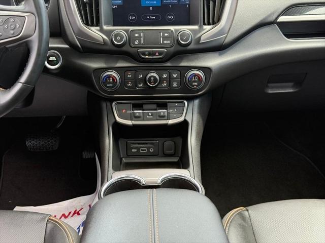 Photo of 2023 Summit White GMC Terrain