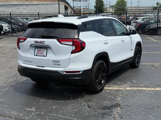 Photo of 2023 Summit White GMC Terrain