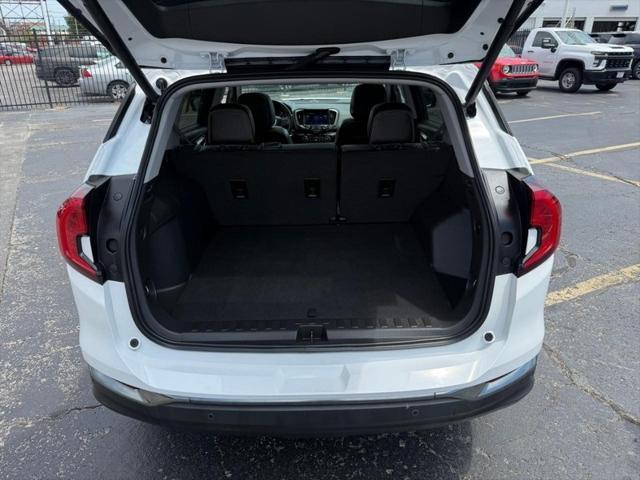 Photo of 2023 Summit White GMC Terrain