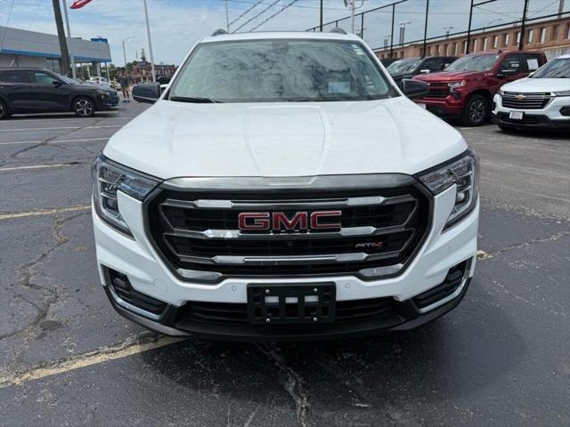 Photo of 2023 Summit White GMC Terrain