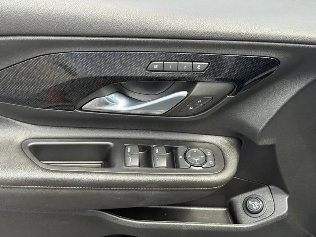 Photo of 2023 Summit White GMC Terrain