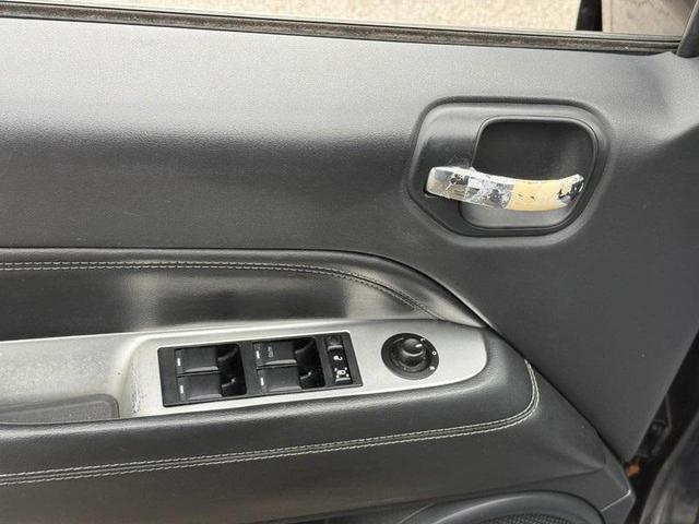 Photo of 2014 Maximum Steel Metallic Clearcoat Jeep Compass