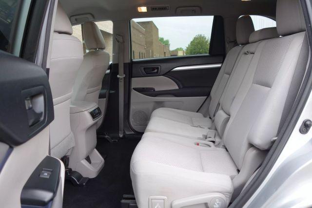 Photo of 2017 Silver Toyota Highlander