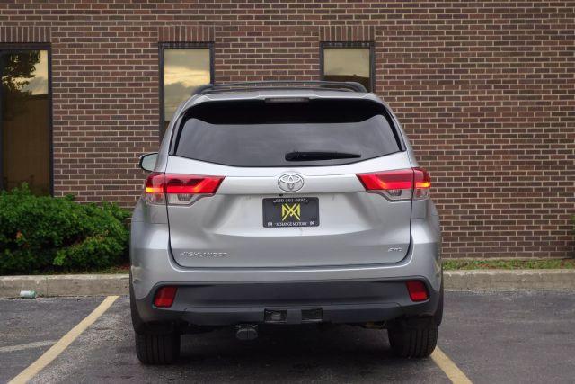 Photo of 2017 Silver Toyota Highlander