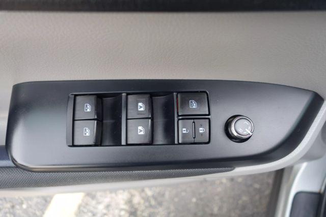 Photo of 2017 Silver Toyota Highlander