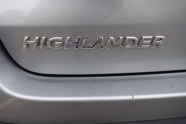 Photo of 2017 Silver Toyota Highlander
