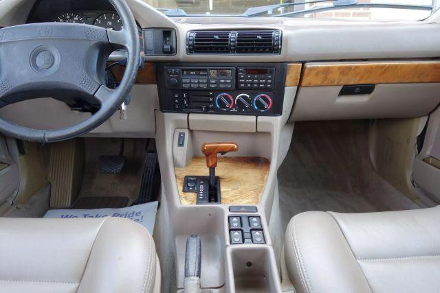 Photo of 1994 Green BMW 530