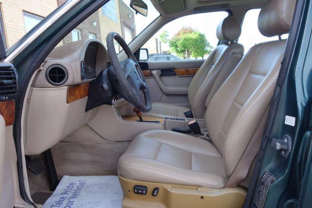 Photo of 1994 Green BMW 530
