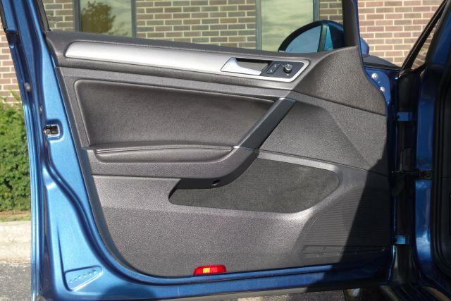 Photo of 2017 Silk Blue Metallic Volkswagen Golf