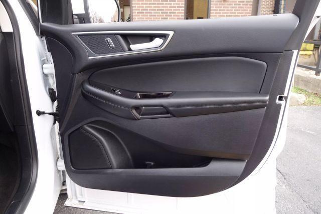 Photo of 2020 White Ford Edge