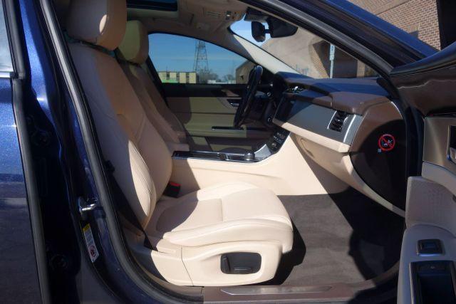 Photo of 2017 Dark Sapphire Jaguar XF