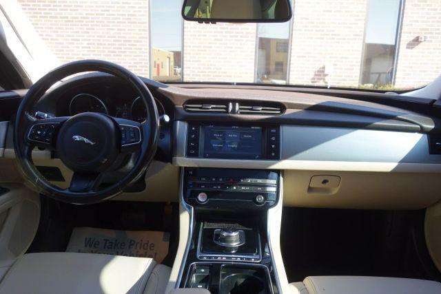Photo of 2017 Dark Sapphire Jaguar XF