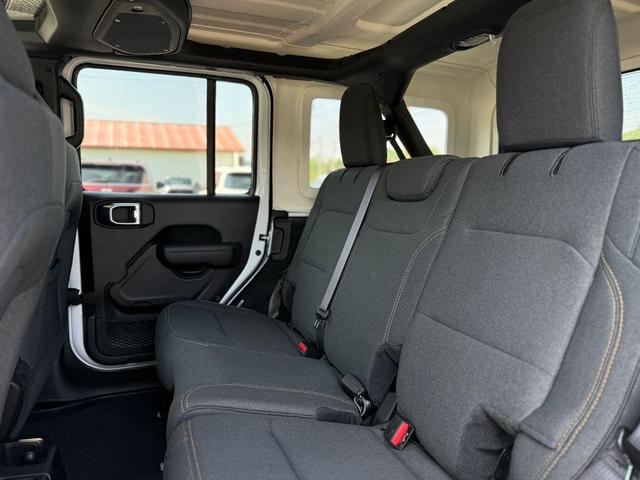 Photo of 2025 Bright White Clearcoat Jeep Wrangler