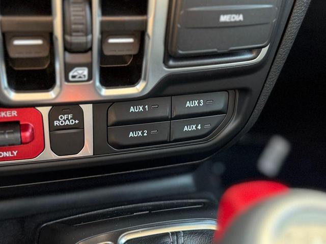 Photo of 2025 Bright White Clearcoat Jeep Wrangler