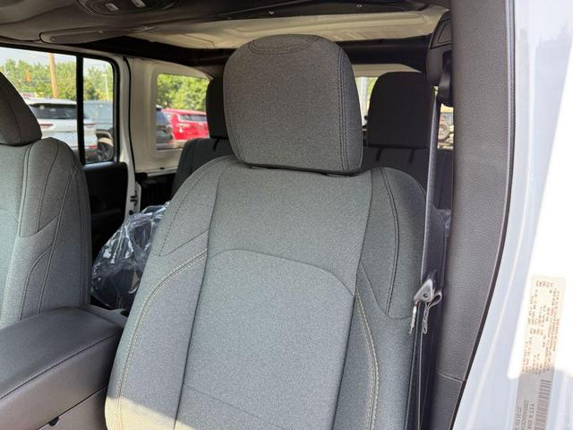 Photo of 2025 Bright White Clearcoat Jeep Wrangler