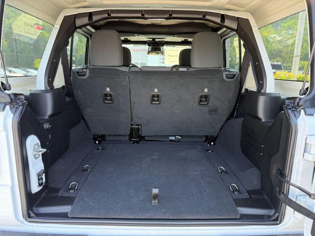 Photo of 2025 Bright White Clearcoat Jeep Wrangler