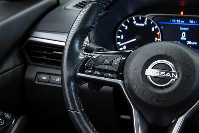 Photo of 2023 Glacier White Nissan Altima