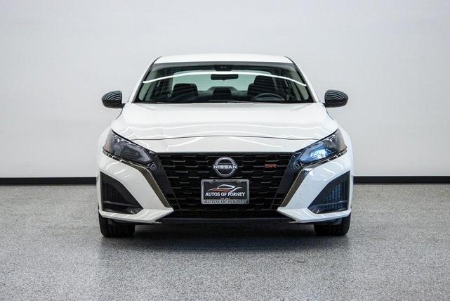 Photo of 2023 Glacier White Nissan Altima