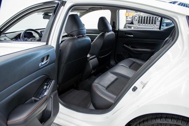 Photo of 2023 Glacier White Nissan Altima
