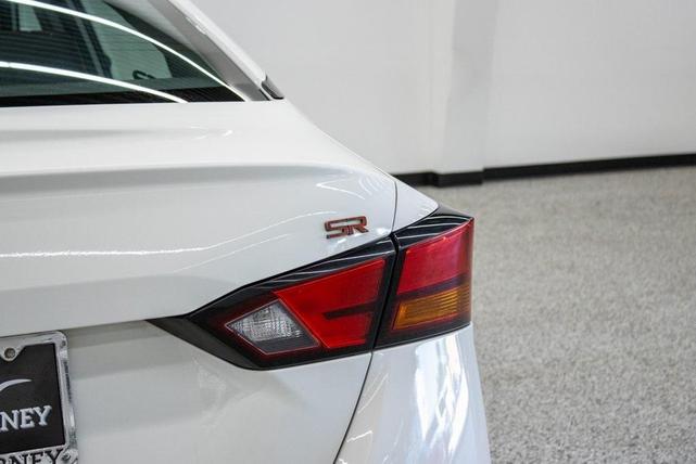 Photo of 2023 Glacier White Nissan Altima