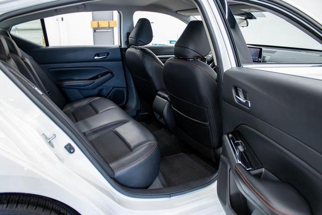 Photo of 2023 Glacier White Nissan Altima
