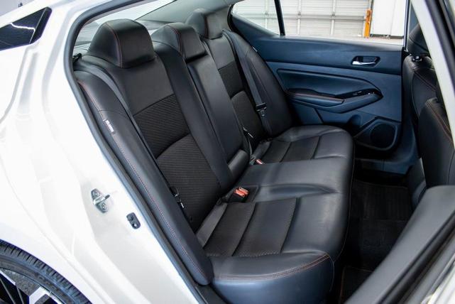 Photo of 2023 Glacier White Nissan Altima