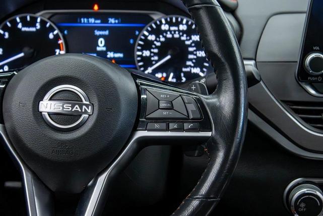 Photo of 2023 Glacier White Nissan Altima