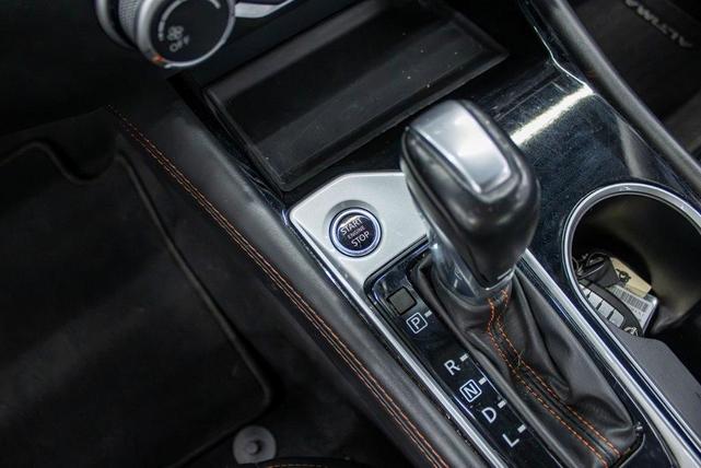 Photo of 2023 Glacier White Nissan Altima