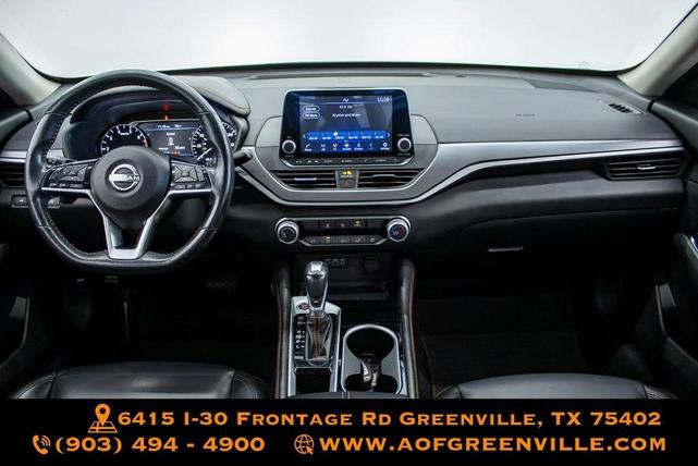 Photo of 2023 Glacier White Nissan Altima